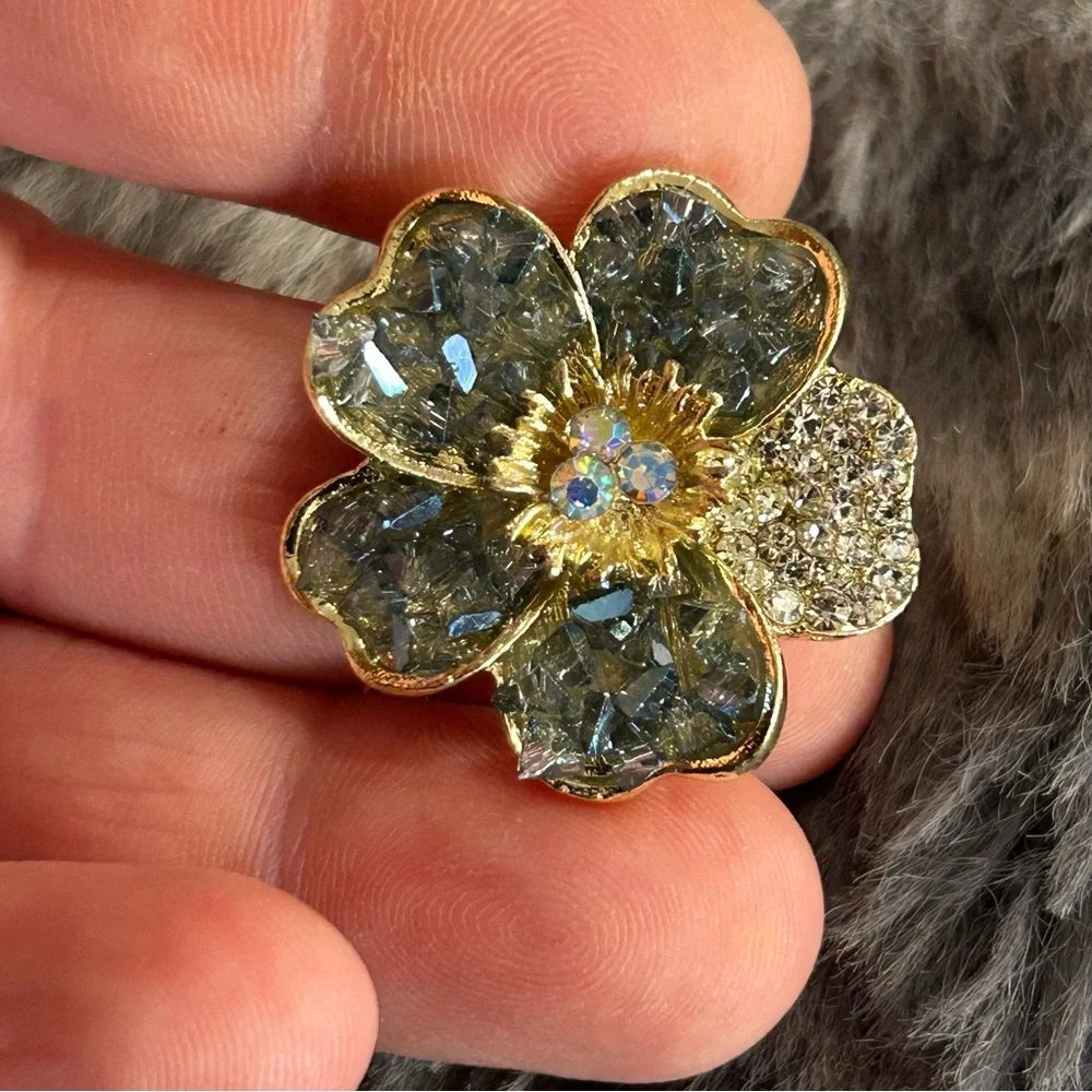Vintage rough sorcerer stone crystal aurora borealis flower brooch